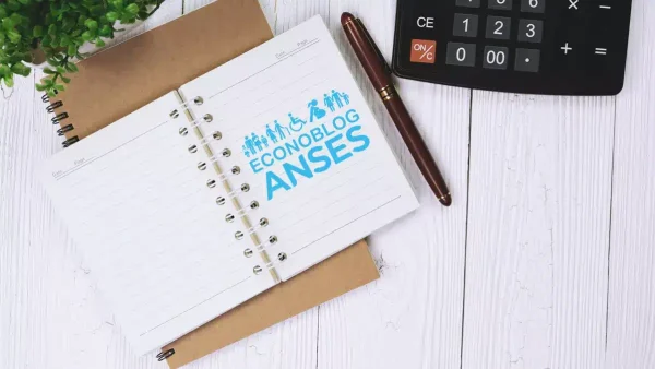 Cuaderno con logo de Anses