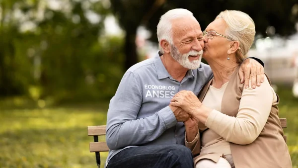 Pareja de jubilados de la Anses