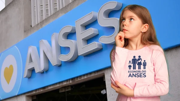 Niña de la AUH en oficina de Anses