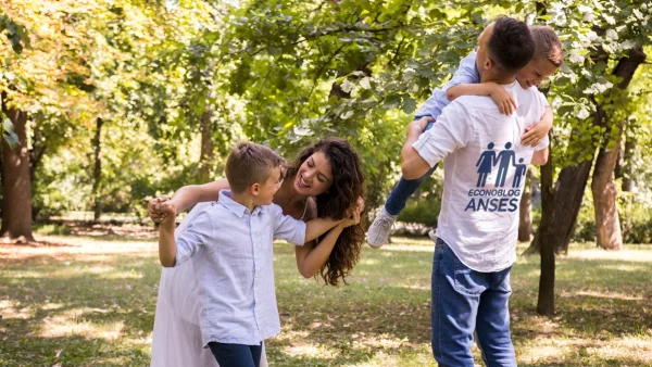 Familia del SUAF con camisa de Anses