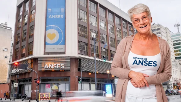 Jubilada frente a oficina de Anses