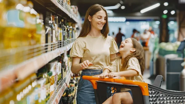 Madre en el supermercado