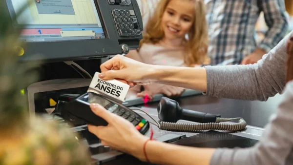 Compra con tarjeta de Anses en supermercado