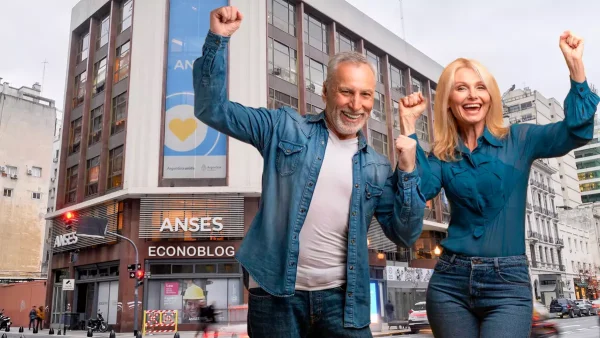 Jubilados bailando en oficina de Anses