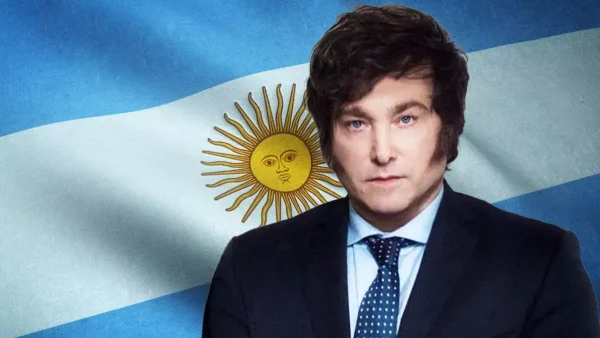 Javier Milei con la bandera argentina