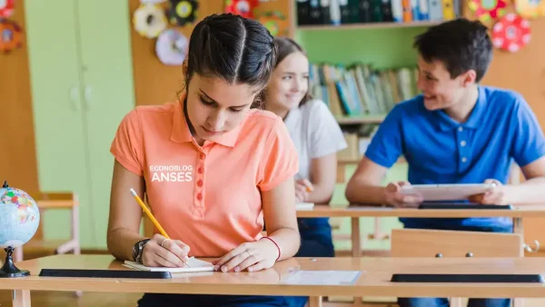 Estudiantes que cobran ayuda escolar de Anses