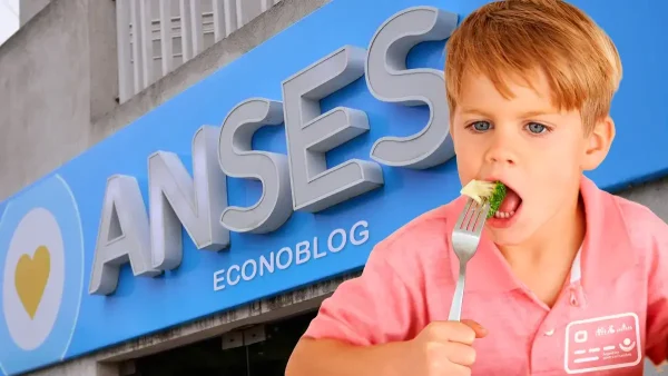 Niño comiendo con la Tarjeta Alimentar en delegación de Anses