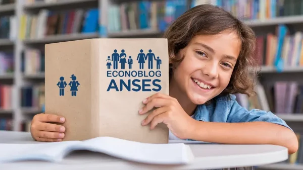 Estudiante con libro de Anses para SUAF y AUH