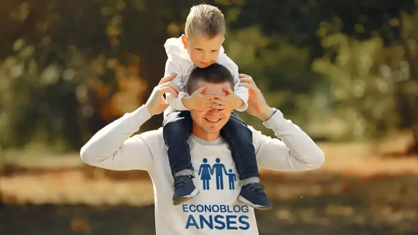 Padre del SUAF con buzo de Anses