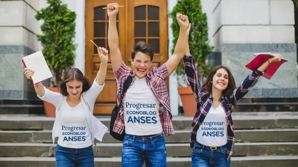 Estudiantes de Progresar contentos con remeras de Anses