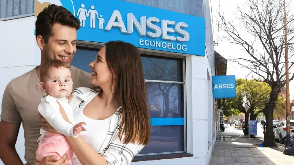 Familia del SUAF en oficina de Anses