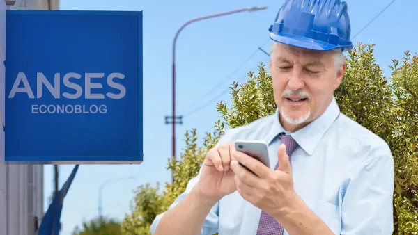 Trabajador mayor con casco en Anses