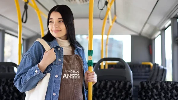 Madre de la Anses en un colectivo