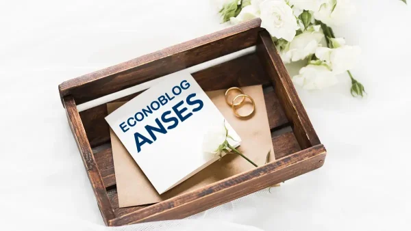 Anillos de matrimonio y carta de Anses