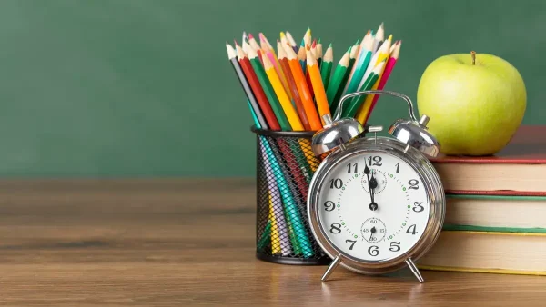 Reloj en una escuela