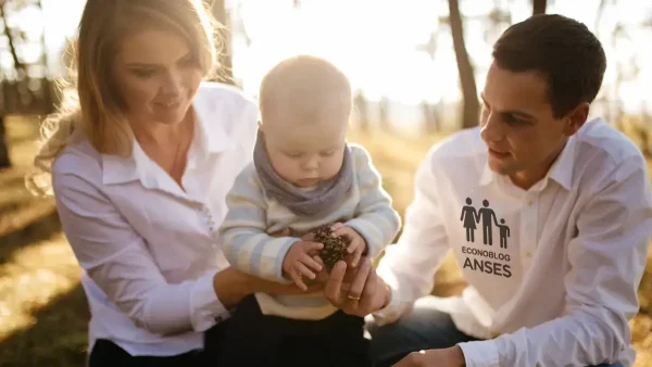 Familia del SUAF con camisa de Anses