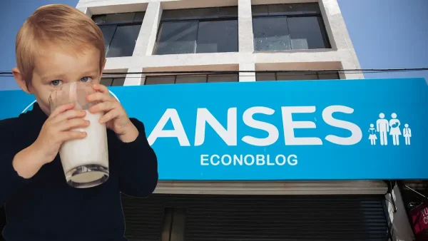 Niño de la AUH tomando leche en Anses