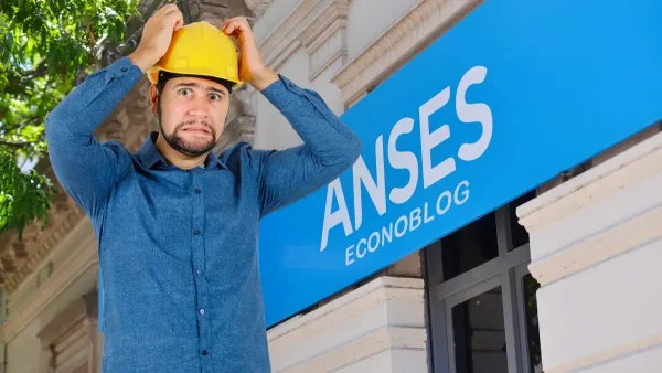 Trabajador con casco sorprendido en Anses