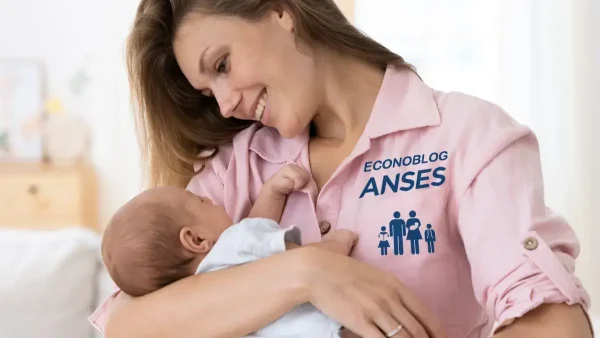 Madre de la AUH con camisa de Anses