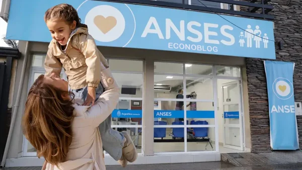 Madre de la AUH jugando en Anses