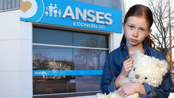 Niña triste de la AUH en Anses