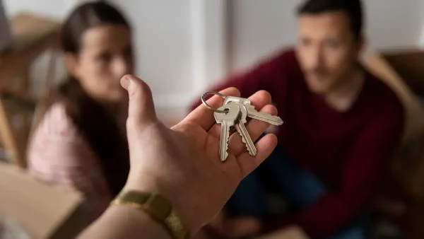 Entregas de llaves de una vivienda