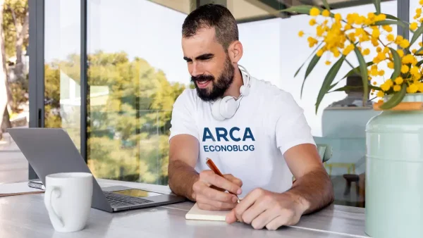 Monotributistas con remera de ARCA