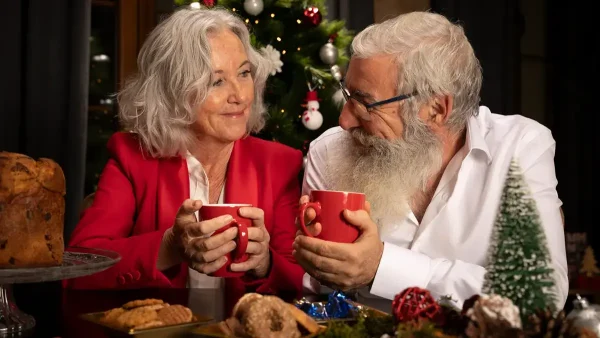 Jubilados tomando café en Navidad