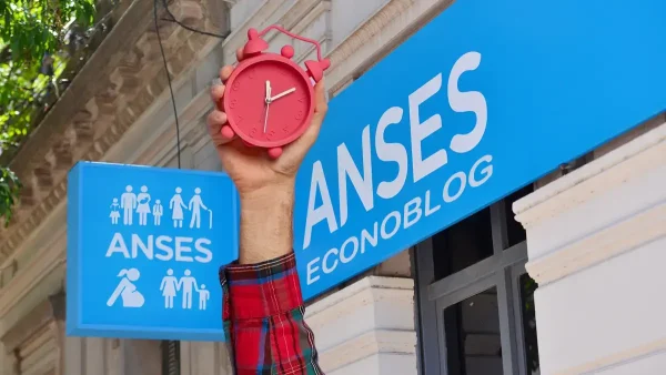 Mano con un reloj en Anses