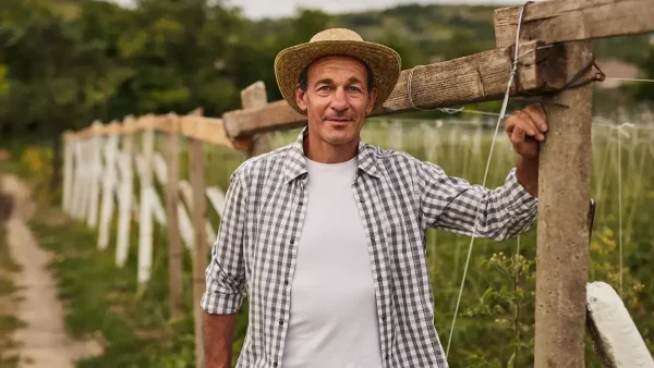 Trabajador rural en el campo