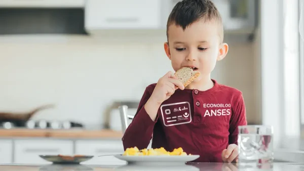 Niño de la Tarjeta Alimentar de Anses