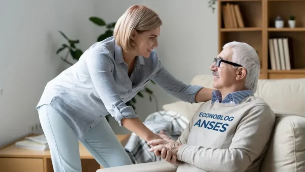 Jubilado de Anses con su hija