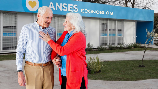 Jubilados felices en Anses