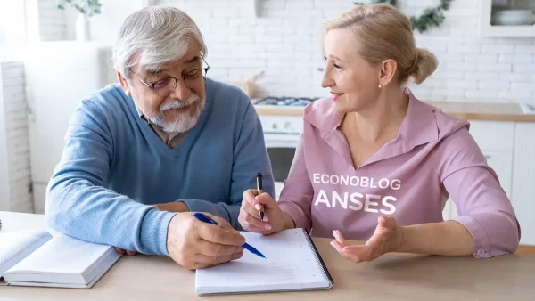 Jubilados de Anses sacando cuentas