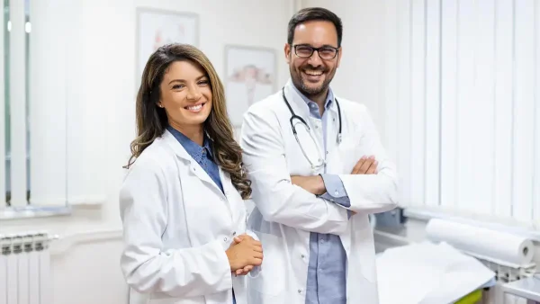 Médicos contentos