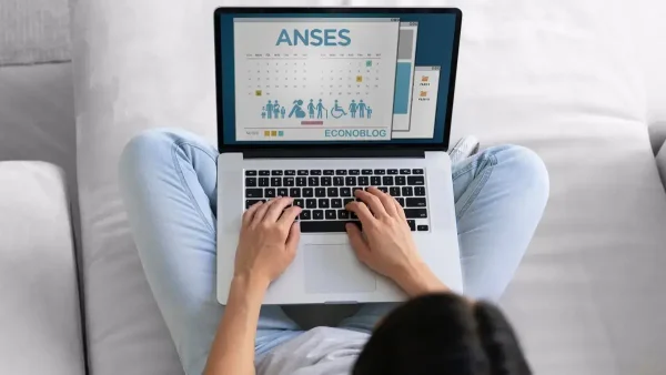 Computadora en calendario de Anses
