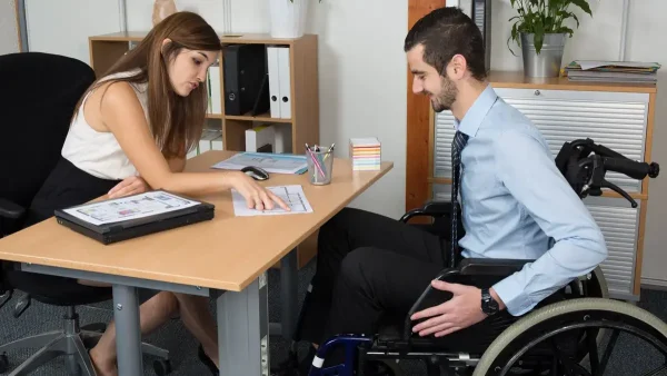 Persona con discapacidad trabajando