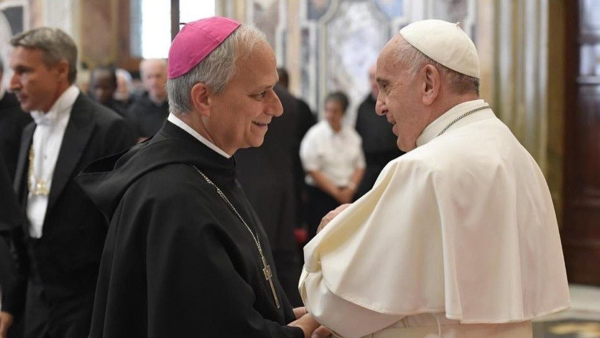 Papa Leon XIV con el Papa Francisco