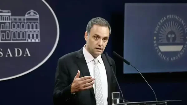 Manuel Adorni como vocero presidencial