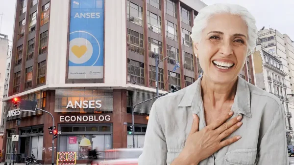 Jubilada riendo en Anses