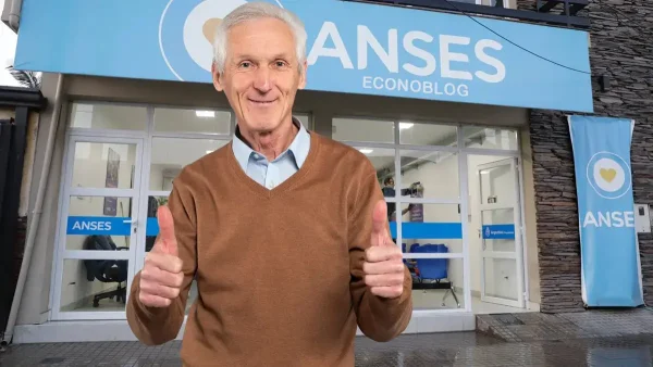 Jubilado feliz en Anses