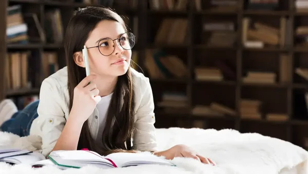 Estudiante con lentes