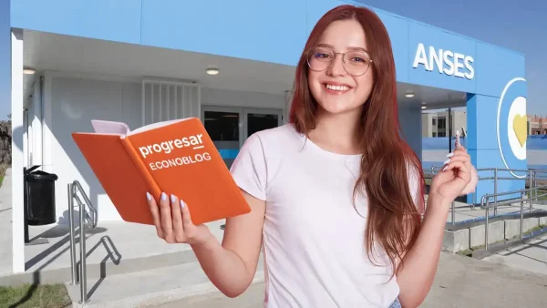 Estudiante de Becas Progresar con un libro en Anses