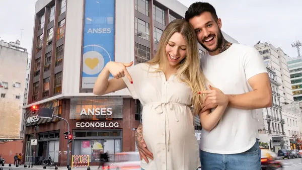 Pareja de asignación por embarazo en oficina de Anses