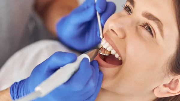 Paciente recibiendo atención odontológica