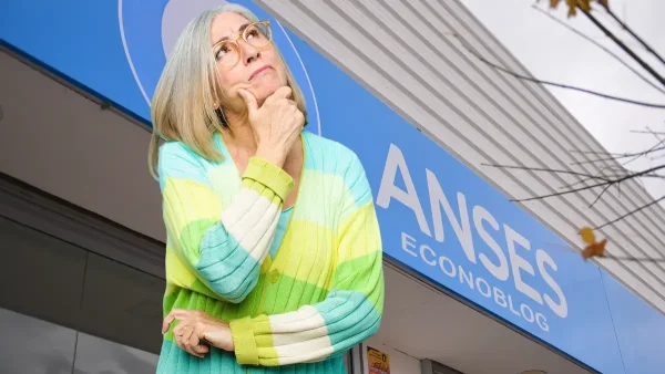 Jubilada pensando en Anses