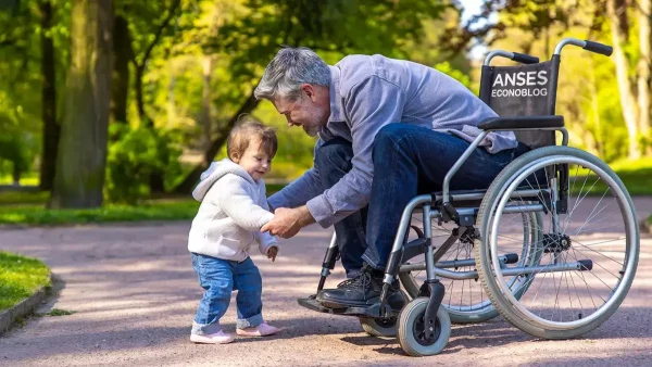 Titular de PNC con su hijo en silla de ruedas de Anses