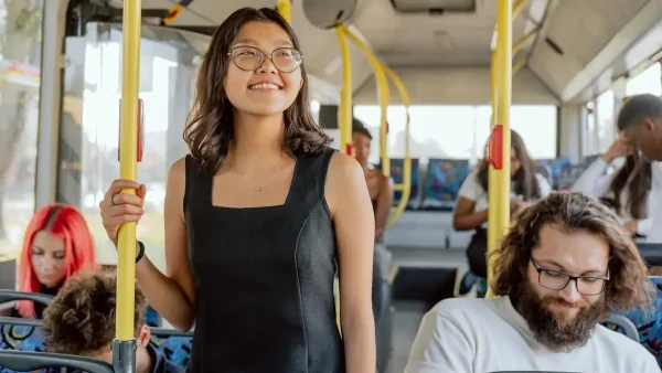 Pasajera de un colectivo
