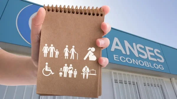 Mano con cuaderno en Anses