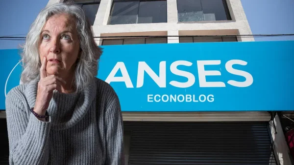 Jubilada pensando en Anses